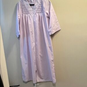 Macy's Lavender Embroidered Seersucker diamond stitched at top Robe Size S